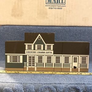 1992 The Cat’s Meow Wooden Building